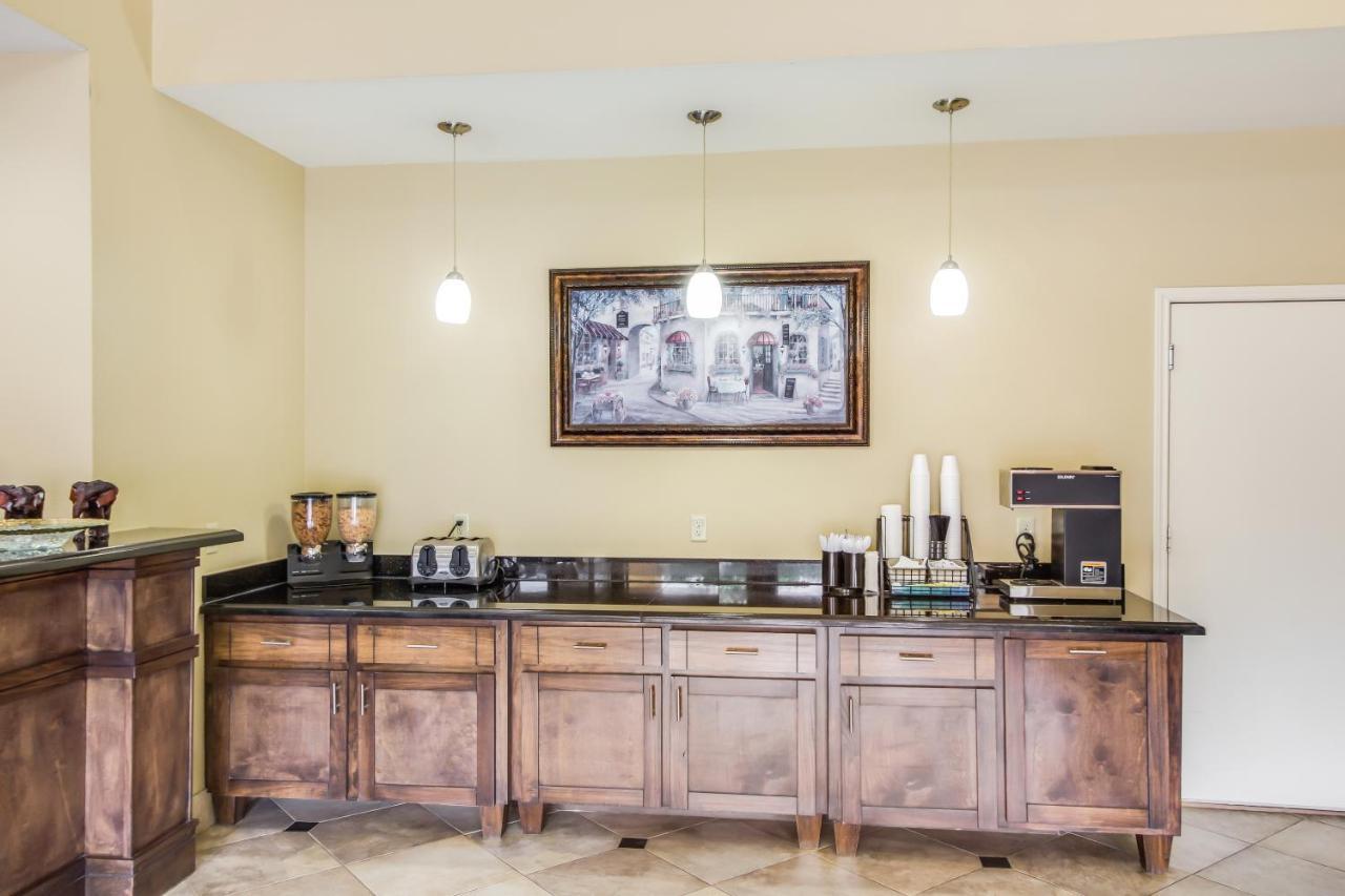 Americas Best Value Inn & Suites Tomball Esterno foto